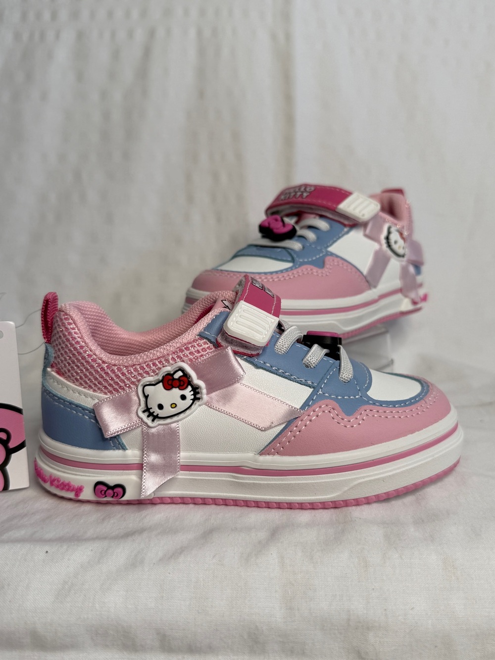 Sanrio Hello Kitty Girls Pink Blue White Kids Sneakers Size 8 Athletic Shoes NIB